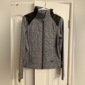 North face insulated top. Women’s size small. Never worn.